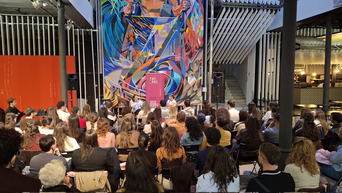 llibreria fan set tweet media