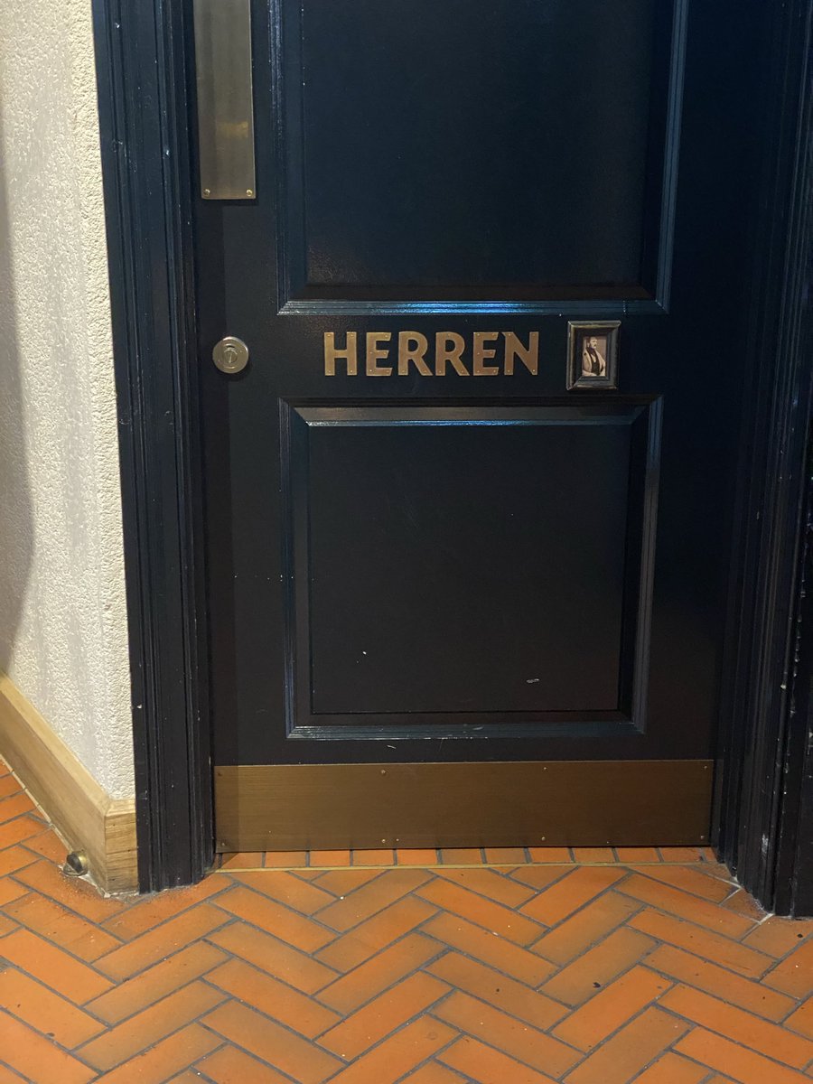 Christina @ Interrobang Art tweet media