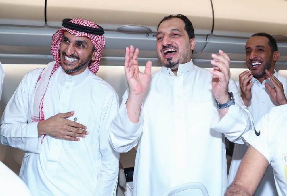 عينــاوي💜 tweet media