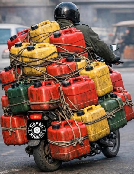 Moto_History's tweet photo. This guy is set up for a long distance ride. Hope he also brought som oil! #motorcycletouring #motorcycleenthusiast #motorcyclehumor #motorcyclefreak https://t.co/VbuB0rUJVH