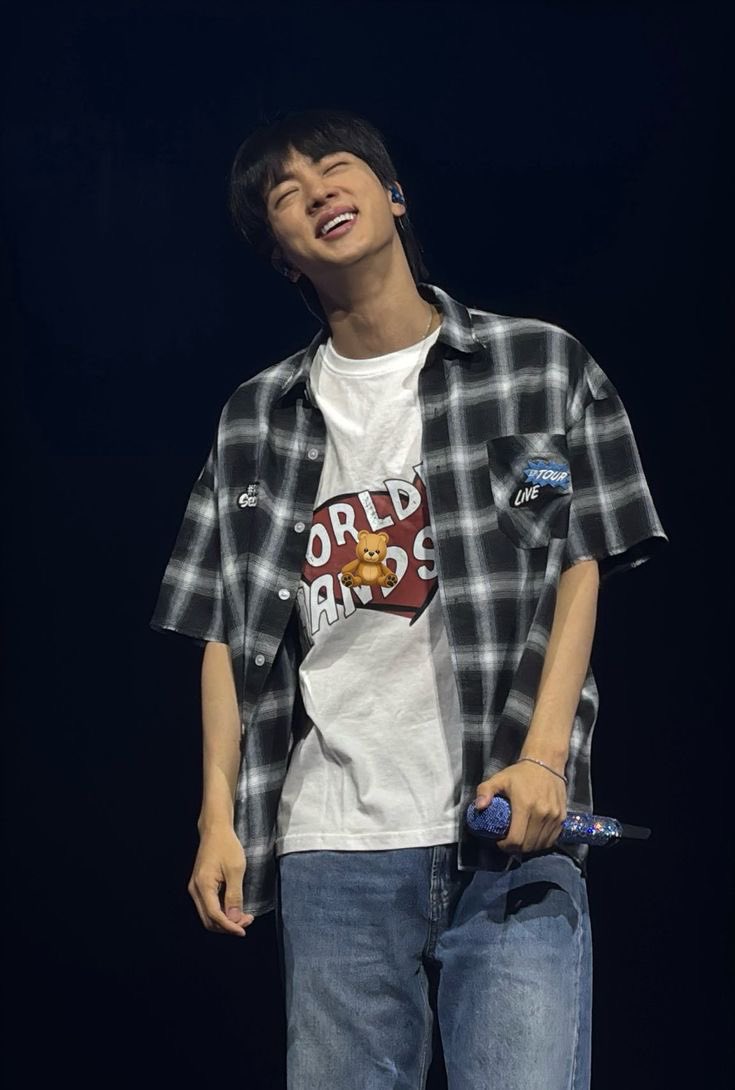 nkdoan2's tweet photo. WE LOVE YOU JIN 💜🫶
BTS IS 7!
RESPECT JIN! @HYBEOFFICIALtwt @BIGHIT_MUSIC @bts_bighit

#BTS7 #KIMSEOKJIN #ApologizeToSeokJin https://t.co/uC4umR4NU3