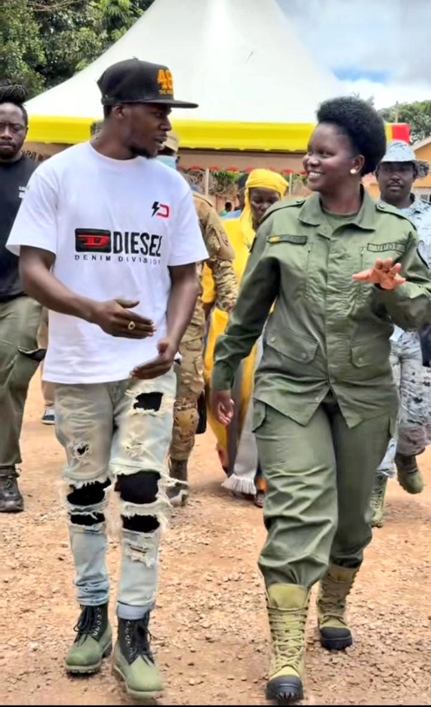 daddymyra1's tweet image. "United we stand"-@AlienSkinUg #mafiaboss