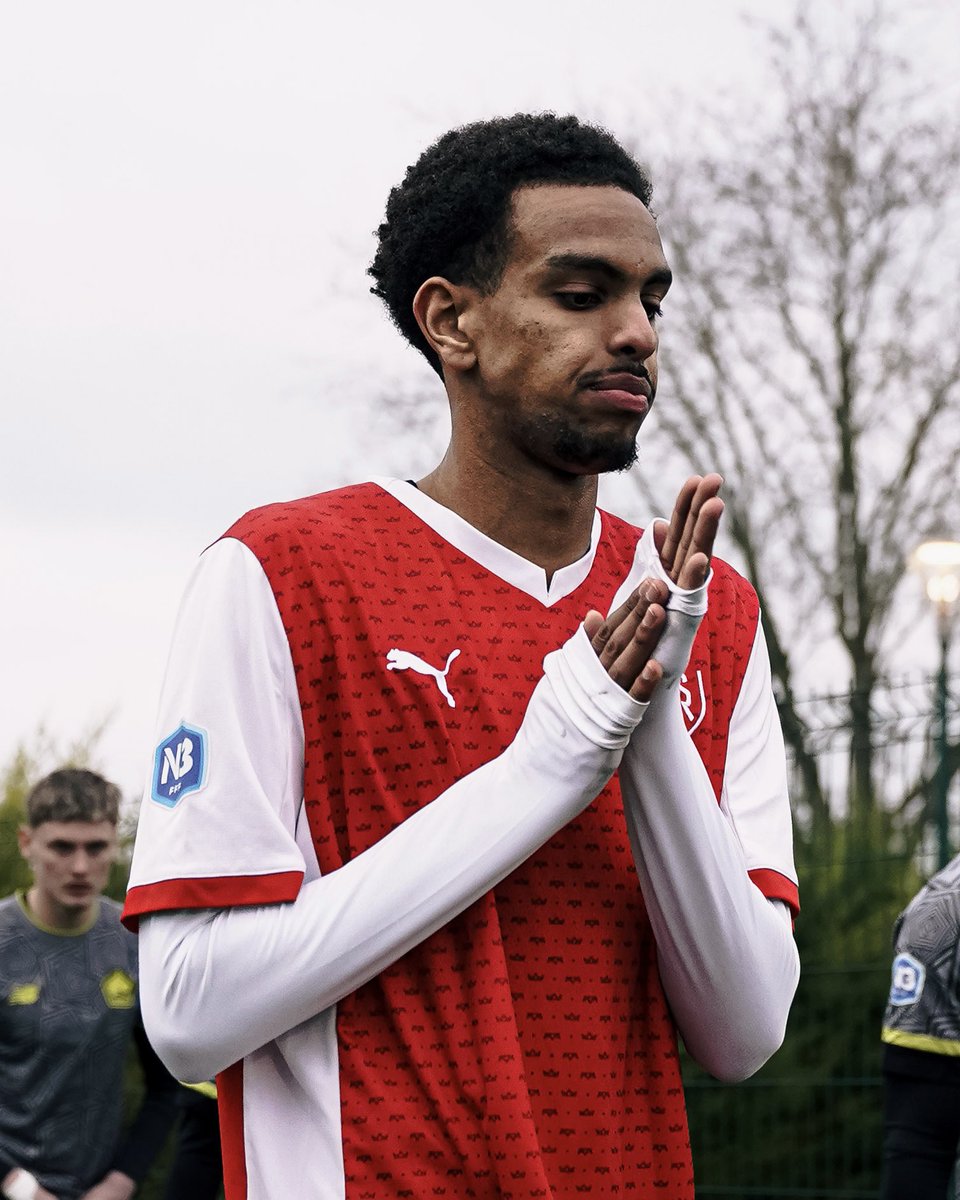 StadeDeReims's tweet image. 🆚 Ce soir, la #Pro2 est en Corse pour affronter le FC Balagne ⚔️

Le XI : Debove - Ndzana, Ranem, Mfutila, Mendes - Mfutila, Tallis, Deflorenne - Bah, Nosel, Tuete.