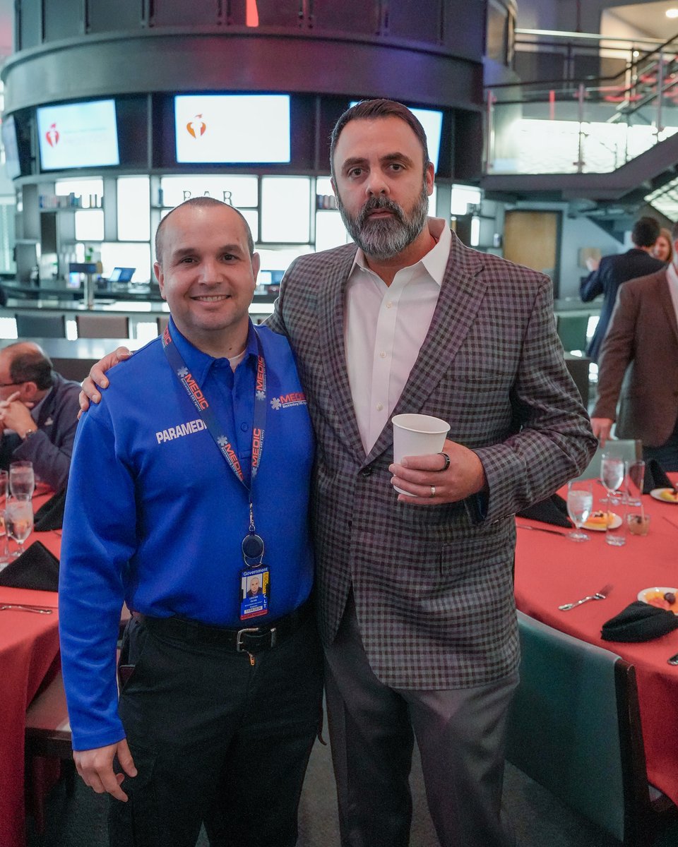 MecklenburgEMS's tweet image. Lives saved. Moments remembered. Hope renewed. ❤️

Yesterday, Paramedic Lester joined the American Heart Association and Charlotte business leaders to show that knowing CPR can save a coworker’s life. 

Learn more on our CPR trainings: medic911.com/learncpr/

#EMS #CPR