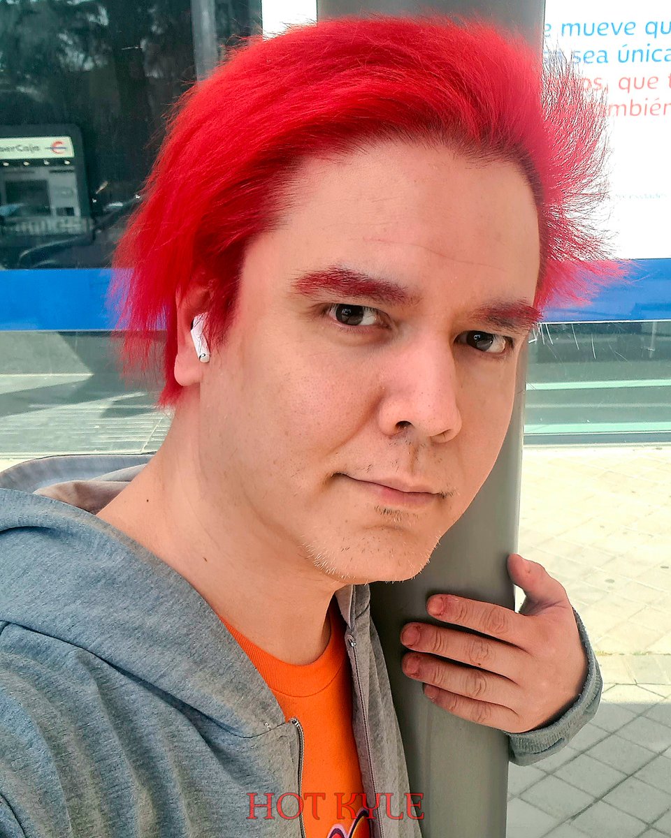 Today, 5 years ago (March 27th 2021), I made one of the best choices in my life… Dye my hair red!

Maybe someone thinks it's not that important. But to me, it was a (partially) change in my life, for some reasons...

Mainly I wanted to feel identified with my favourite videogame