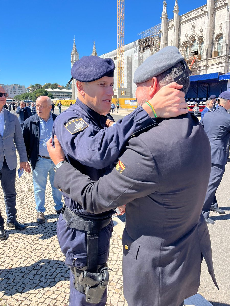 policia's tweet photo. @PSP_Portugal Gracias por invitarnos a vuestra celebración 

¡Felicidades!
🇪🇸🤝🏻🇵🇹 https://t.co/R1RDSPA28o
