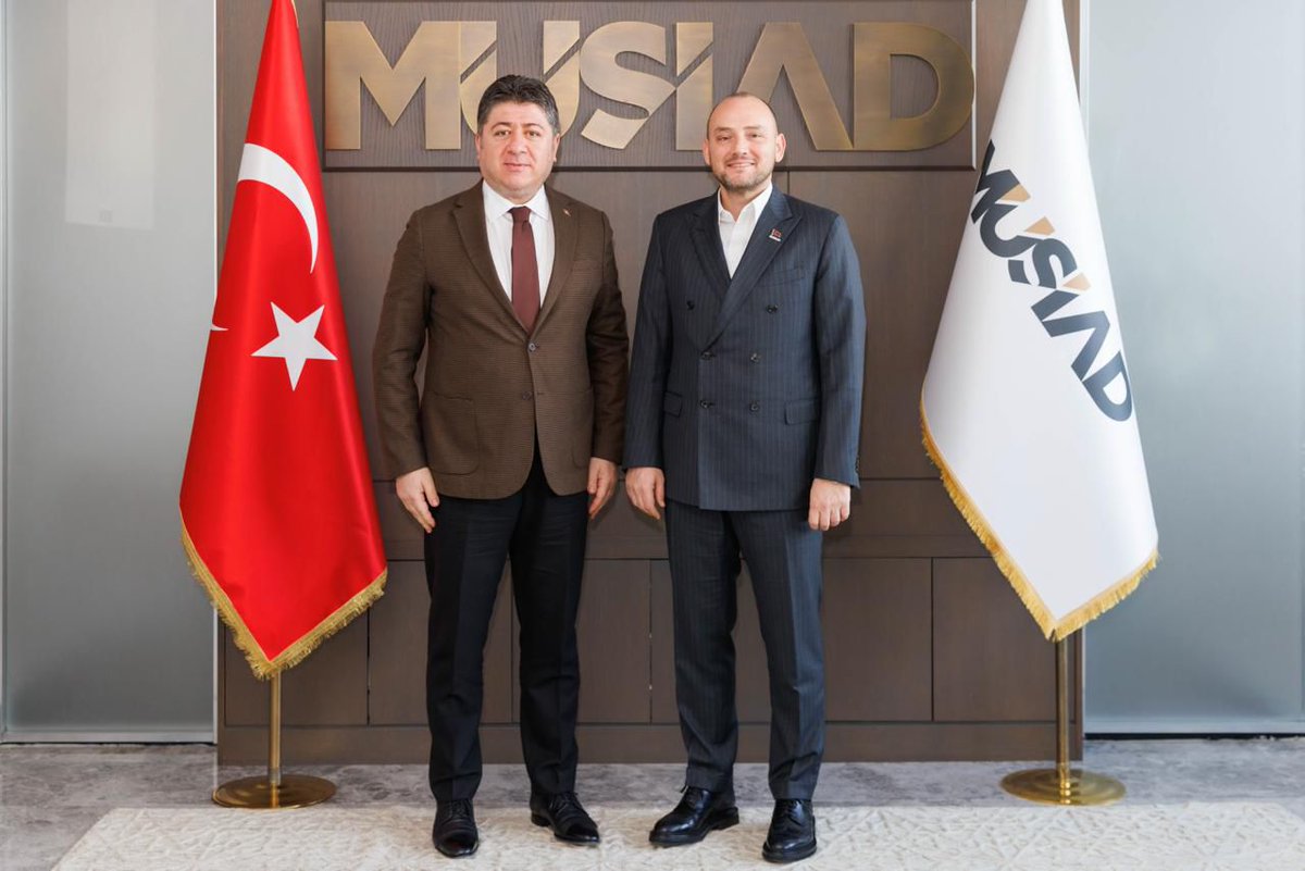 myksosyalmedya's tweet photo. Mesleki Yeterlilik Kurumu (MYK) Başkanımız Sayın Aşkın TÖREN, Müstakil Sanayici ve İşadamları Derneği (MÜSİAD) Genel Başkanı Sayın Burhan ÖZDEMİR ile İstanbul’da bir araya geldi.

Görüşmede; Kurumumuz ve MÜSİAD tarafından yürütülen faaliyetlere ilişkin karşılıklı bilgi paylaşımında bulunularak, sektörlere ilişkin gelişmeler ele alındı.

Sanayicilerin ve iş dünyasının ihtiyaç duyduğu nitelikli iş gücünün geliştirilmesi, sektörel meslek ve beceri analizlerinin gerçekleştirilmesi, ulusal yeterlilik sisteminin eğitim ve istihdam arasındaki ilişkiyi güçlendirmedeki rolü ile kalite güvencesi sağlanmış sınav ve belgelendirme süreçlerinin önemi başlıklarında değerlendirmelerde bulunuldu.

Toplantıda; MYK ve MÜSİAD iş birliğinde yürütülebilecek ortak faaliyet alanları değerlendirilerek, teknik düzeyde çalışmaların başlatılması yönünde prensip kararı alındı.

🔎 Detaylı bilgi için: 👉 https://t.co/4bv98nDpeL

#Yeterlilikte20Yıl
#AhiliktenDijitale

@csgbakanligi 
@myksosyalmedya 
@AskinToren1 
@MUSIAD 
@BurhanOzdemirTR