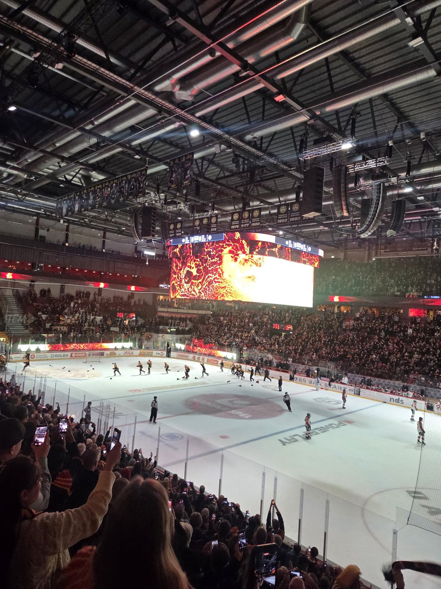 SM-GULD! 🥇🏆

En fantastisk jävla milstolpe i historien för Brynäs IF. 
Fallit på målsnöret så många gånger, men nu så. Så jävla kul att se!!
