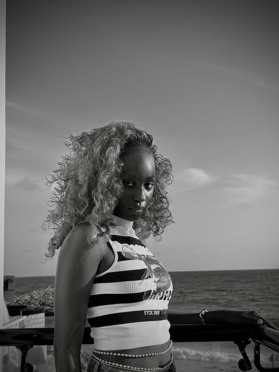 Claire 💙 tweet media