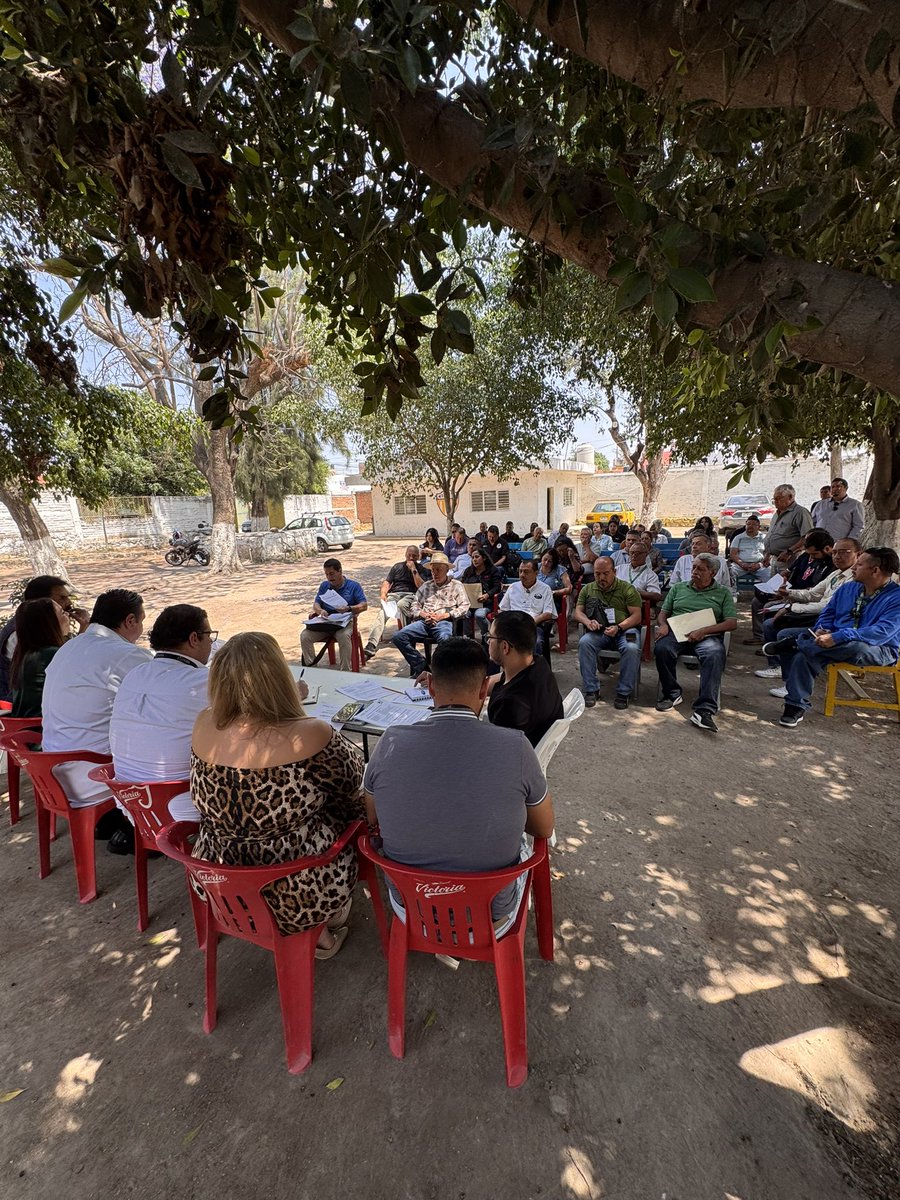 sicotrapej's tweet photo. Que tal ! Hoy ya estamos en las #juntaslocalesparalossecretariosdeprevisionsocialanteelimss en la zona de recreación de la clínica #05 del salto Jalisco !! A quien agradecemos la bienvenida ! Excellente viernes para todos!! #sicotrapej https://t.co/gVRbzG8Rvm