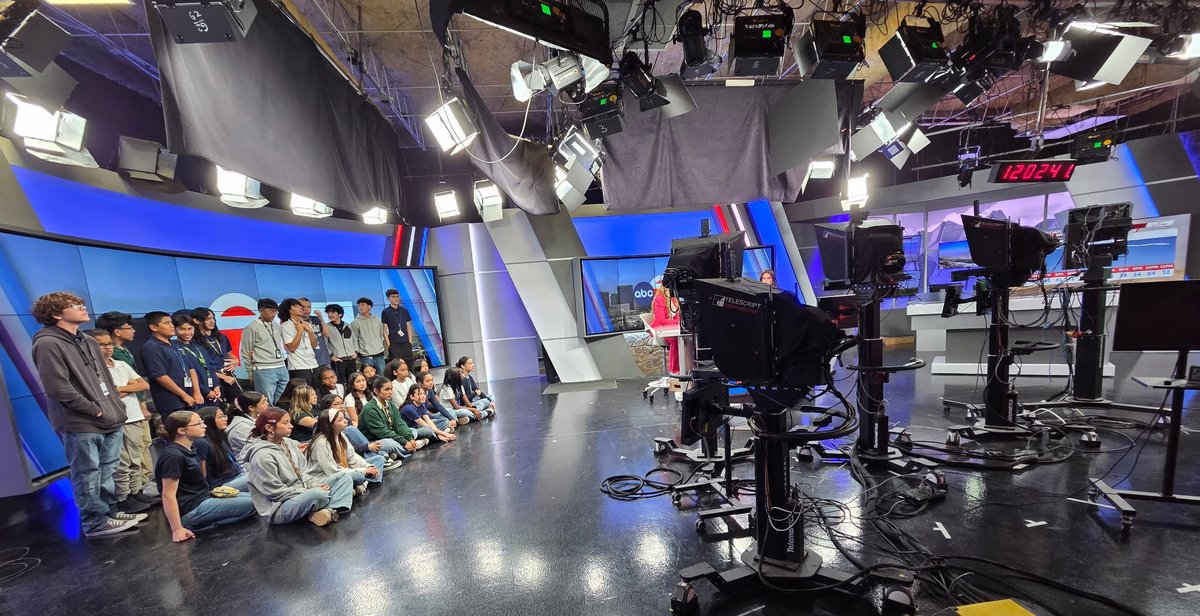 ElenaMo2016's tweet photo. What a day for our AVID Richardson Jaguars! 🐆✨

Students visited KVIA and experienced what it’s like to work in media firsthand.

Thank you, KVIA, for inspiring our future leaders! #AVID #JaguarPride #FutureReady https://t.co/AUpL4jYybW