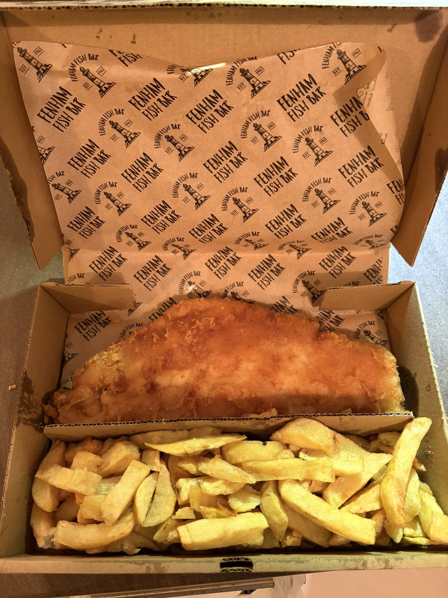 Barnsey17443311's tweet image. 🎶 You shall have a fishy, on a little dishy 🎶 #ChippyTea