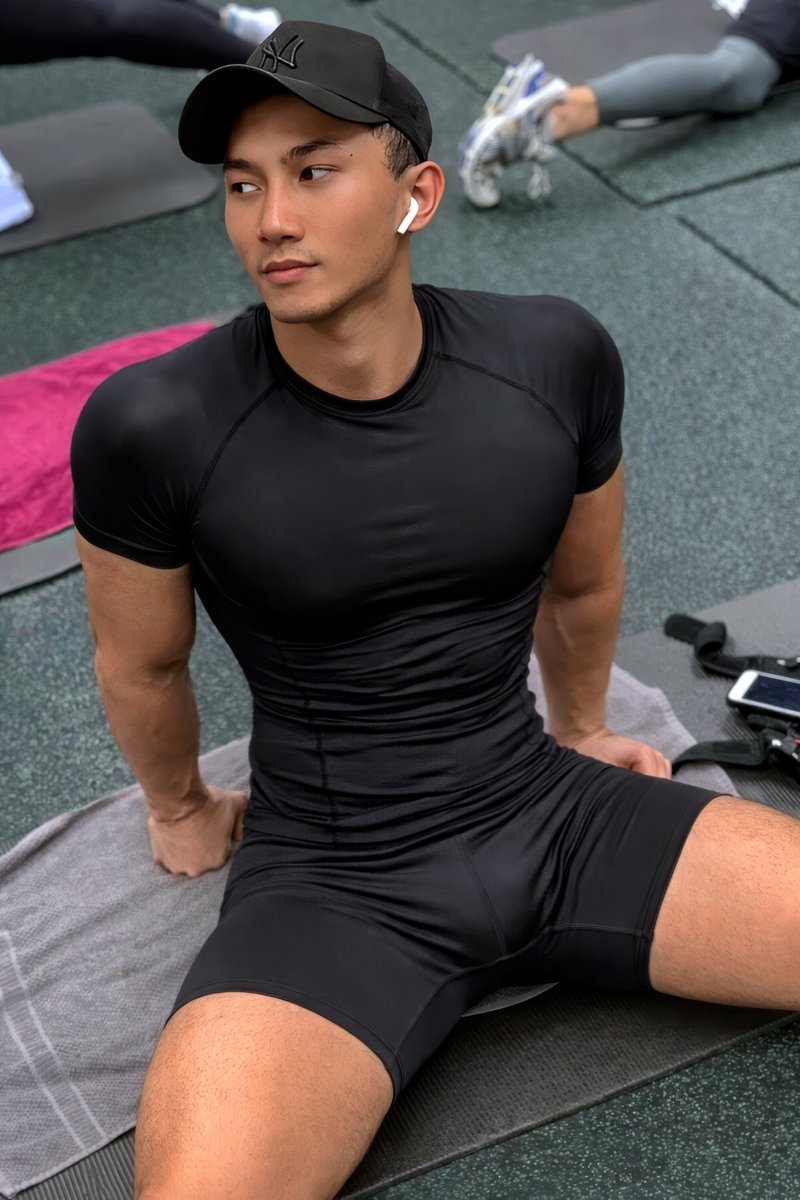 spicy_somtam's tweet photo. when I tell you I was drenched… gym went crazy today https://t.co/thapWIkon0