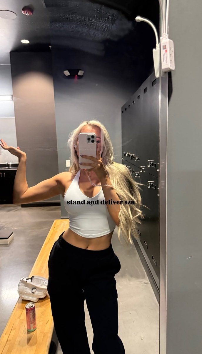 𝙒𝙤𝙢𝙖𝙣 𝙁𝙧𝙤𝙢 𝙃𝙚𝙡𝙡.ᐟ 🖤 Parody tweet media