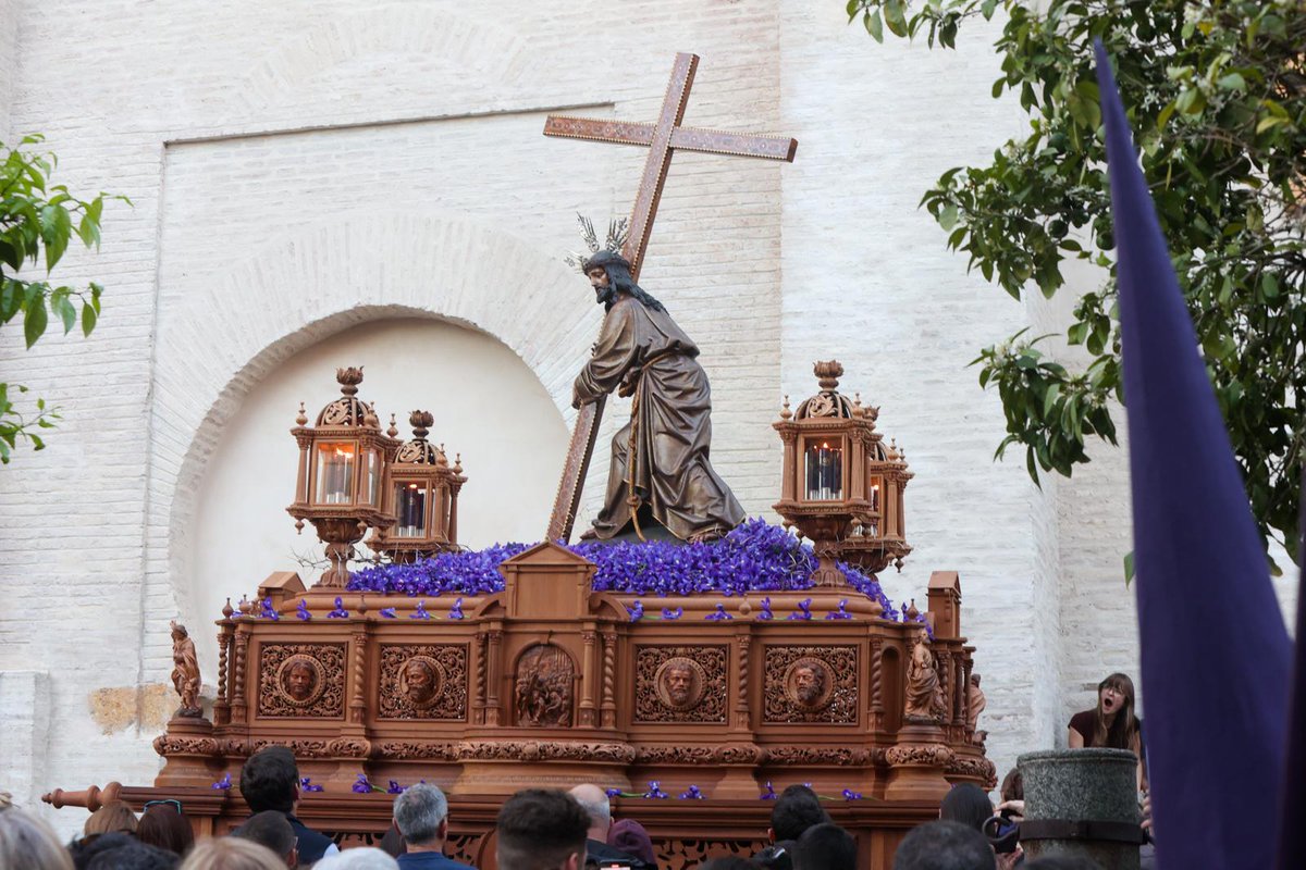 Pasión en Sevilla tweet media