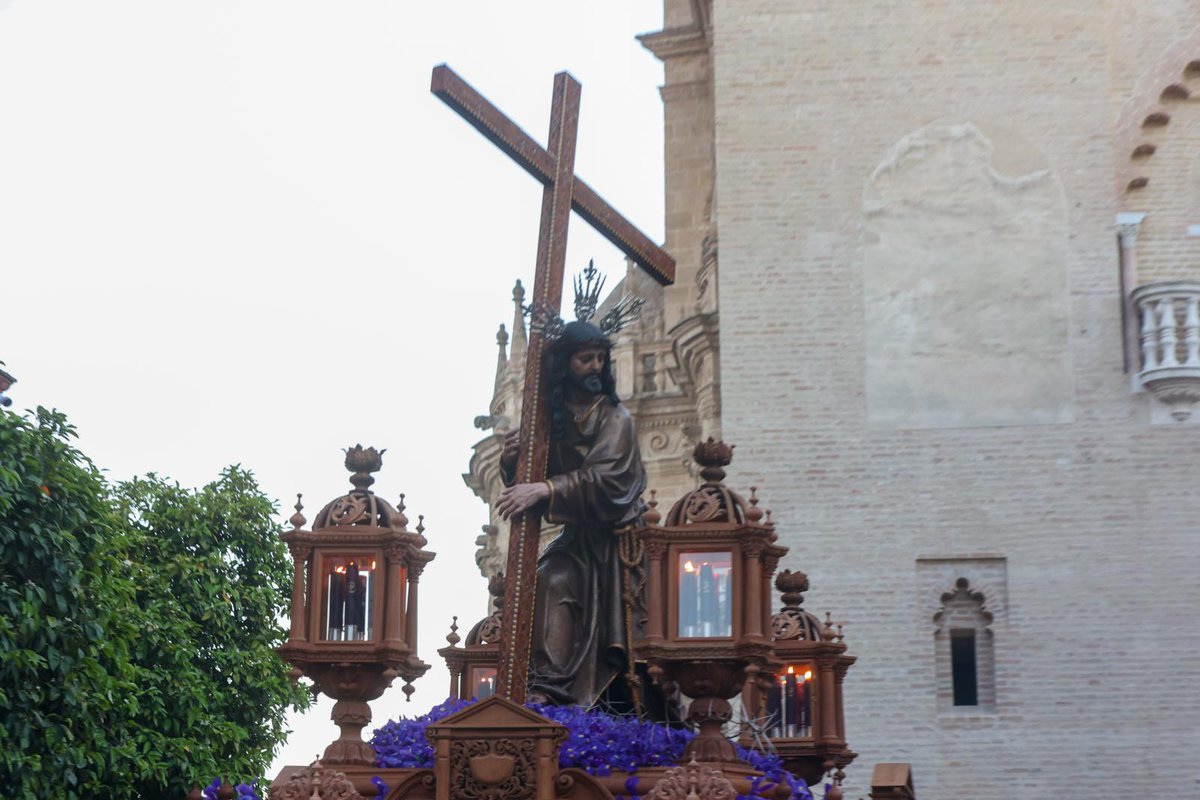 Pasión en Sevilla tweet media