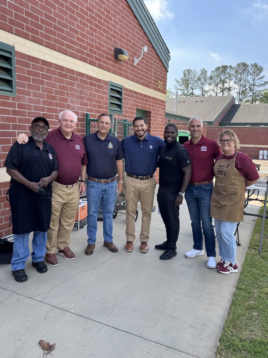 StasiKamoutsas's tweet photo. Glad to spend time with dedicated educators at Montford Middle School’s fish fry alongside my good friend, Senator Bill Montford. 

I also had the pleasure of congratulating the basketball team on their district championship and addressing  math students about the value of striving for academic excellence.