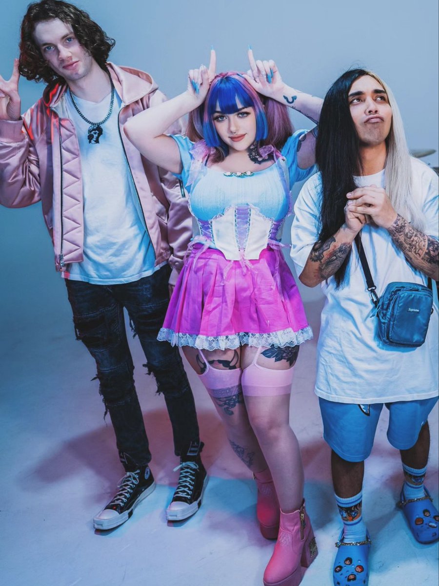 Lucrecia tweet media