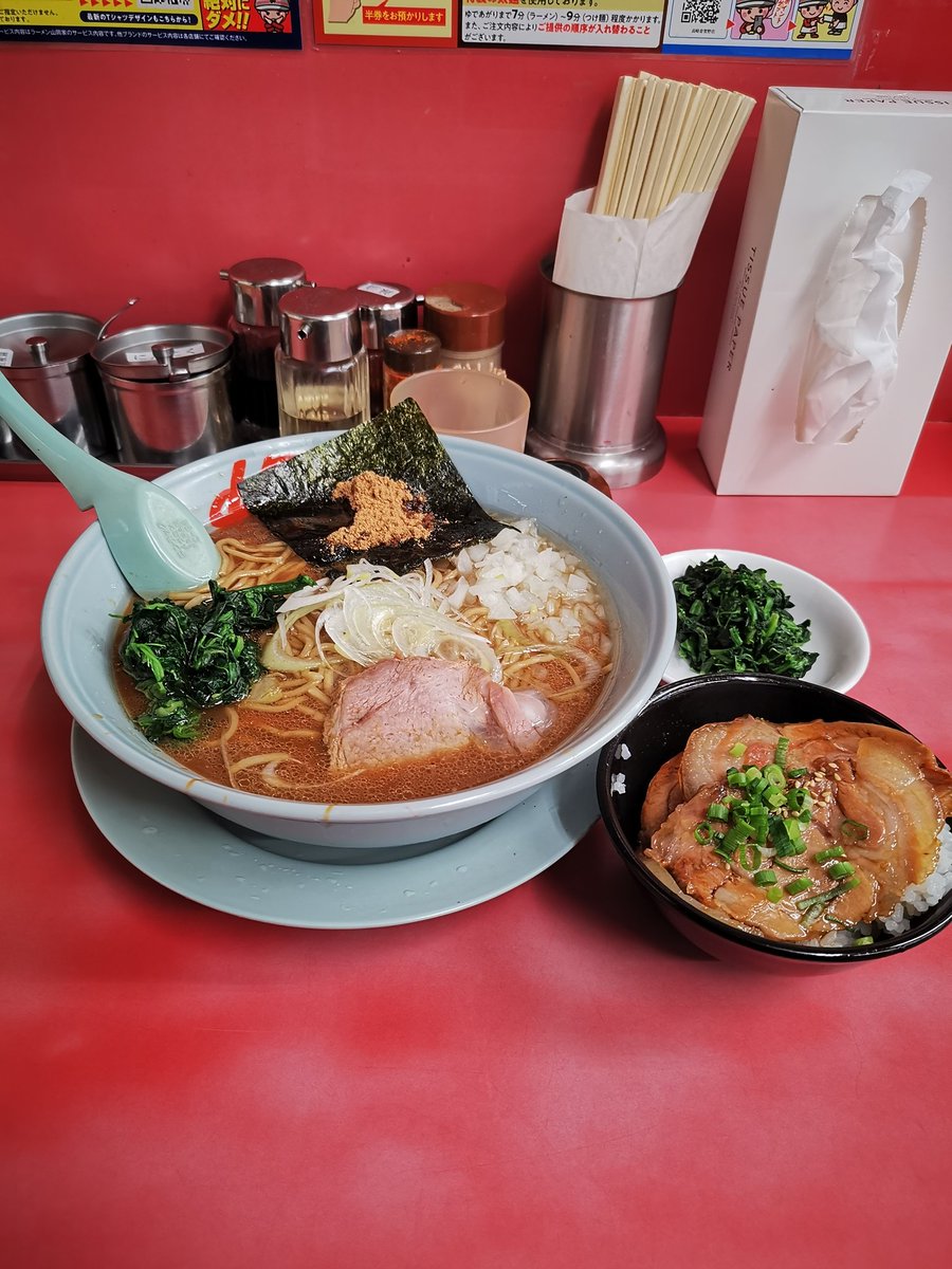 eroken_da's tweet photo. 山岡家
期間限定
和節とんこつ醤油大盛り
かなり濃いめの味付けだったので、割りスープを頼んだら完飲してしまった😋 https://t.co/6s2UWe0Xem