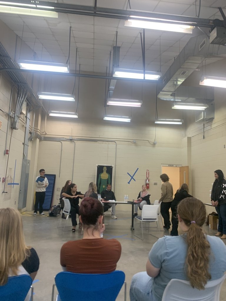 On Tuesday, our students prepared for the Teen Court competition by participating in a mock trial, with Principal Mr. Sidor serving as the judge.🧑‍⚖