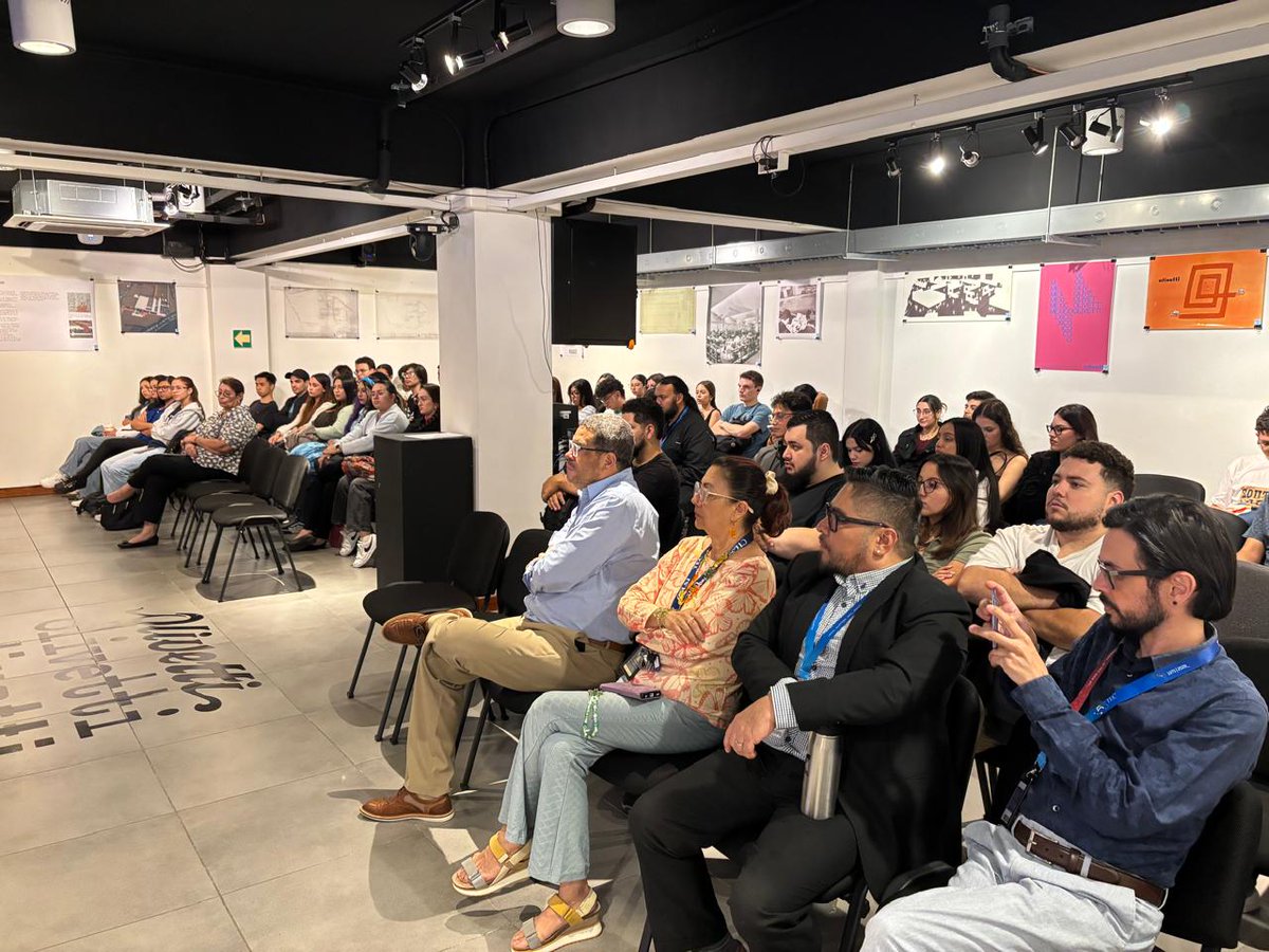 danielsuchar's tweet image. Lindisima actividad sobre el Futuro de la #Administración de Empresas en un mundo cambiante 🤓📚

Mil mil gracias al Tecnológico de Costa Rica (#TEC) por la invitación y confianza depositada en este humilde servidor 🙌🏻🤓📚❣️ 

📍TEC Administración de Empresas, San José

@Teccr