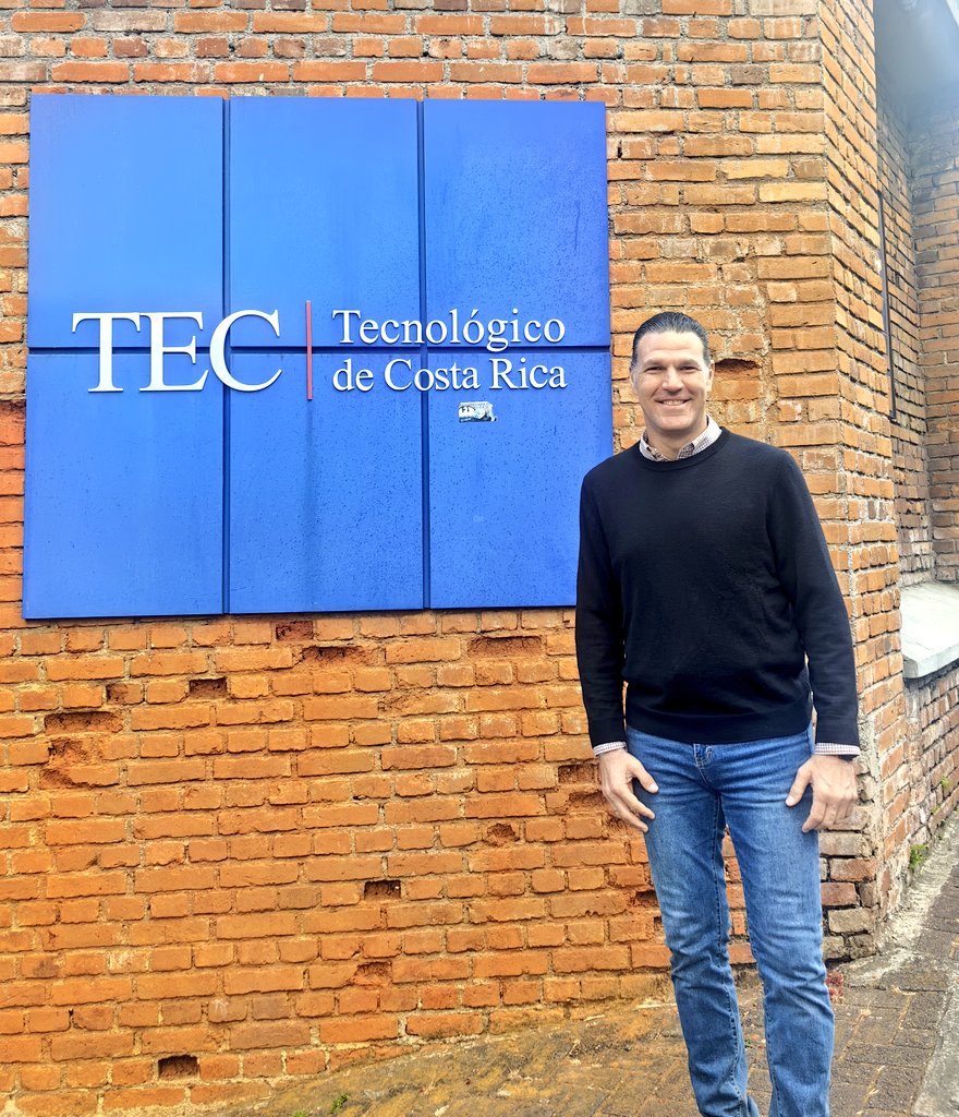 danielsuchar's tweet image. Lindisima actividad sobre el Futuro de la #Administración de Empresas en un mundo cambiante 🤓📚

Mil mil gracias al Tecnológico de Costa Rica (#TEC) por la invitación y confianza depositada en este humilde servidor 🙌🏻🤓📚❣️ 

📍TEC Administración de Empresas, San José

@Teccr