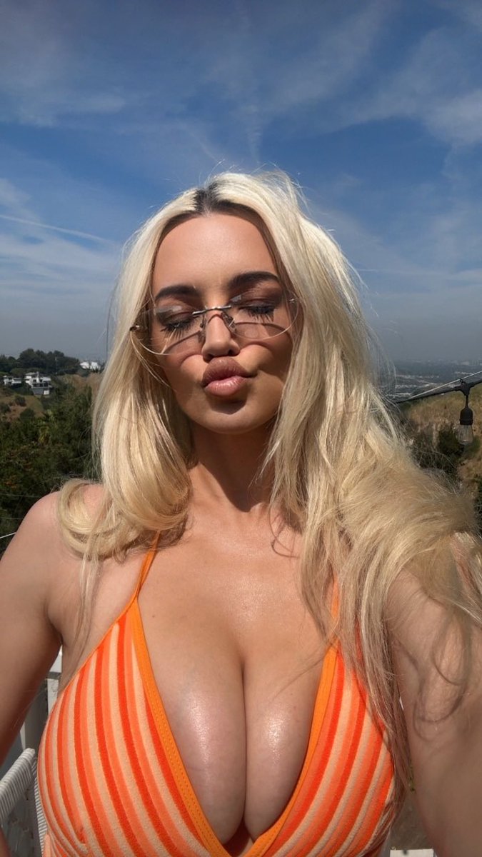 Lindsey Pelas tweet media