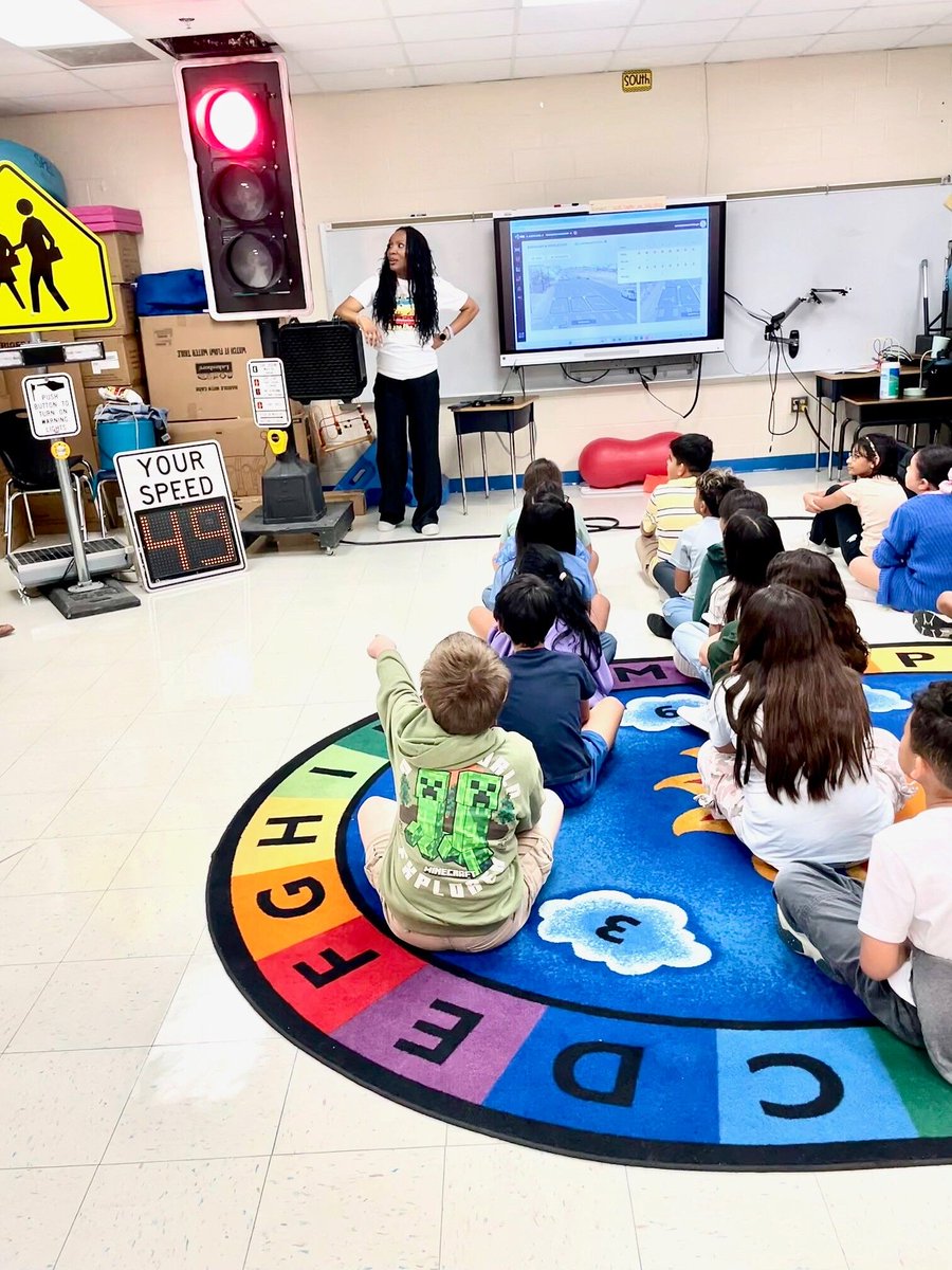PublicWorksCC's tweet image. 🏫✨Vision Zero was at Barnes Elementary School this morning for the school's STEM Day, teaching students about crosswalk safety and how to prevent accidents. 🚦🚸#STEMDay #VisionZero #SafetyFirst