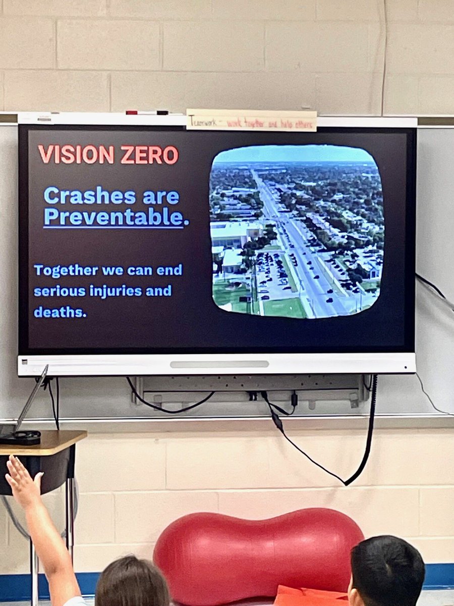 PublicWorksCC's tweet image. 🏫✨Vision Zero was at Barnes Elementary School this morning for the school's STEM Day, teaching students about crosswalk safety and how to prevent accidents. 🚦🚸#STEMDay #VisionZero #SafetyFirst