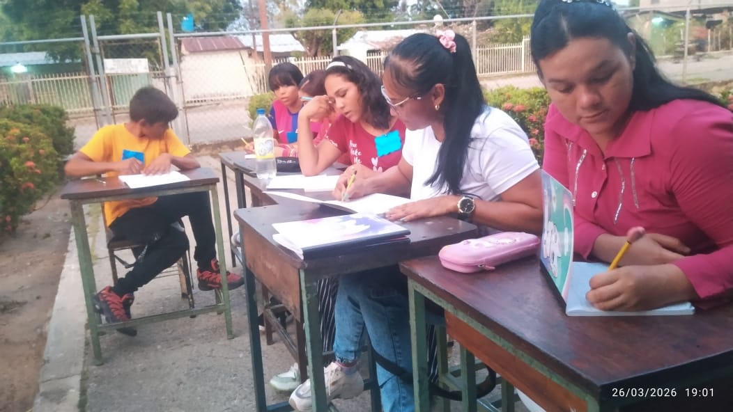 misionribastru7's tweet photo. 🌍 ¡TRUJILLO EN FORMACIÓN! 🇻🇪

Hoy #26Mar, la Misión Ribas avanza en el municipio Miranda:

📍 Agua Santa: Geografía Universal y cartografía nacional con la cohorte 46-A.
📍 El Dividive: Fortalecimiento en Matemáticas y Lenguaje.

#MisionRibas #Trujillo #Educacion #Venceremos https://t.co/zKWP1bkJEC