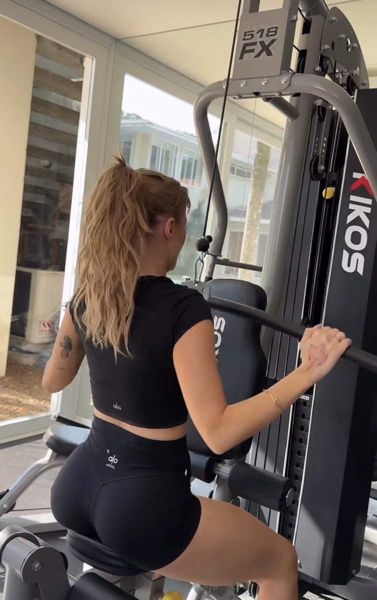 annalynne tweet media