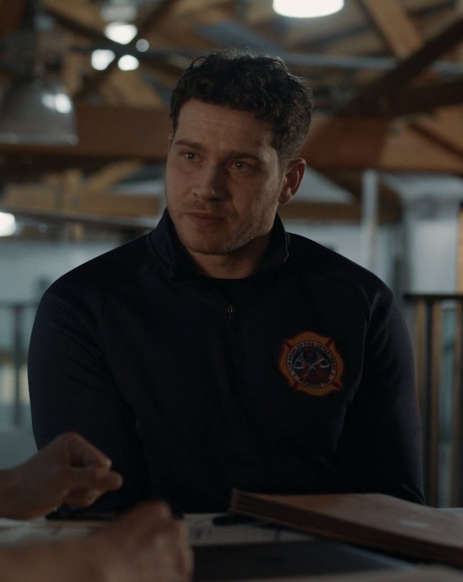 how does oliver manage to make buck look so small