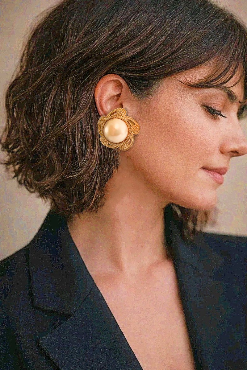 renaissancefai's tweet image. Vintage GUY LAROCHE Faux Pearl Clip On Earrings, Large: Gold Tone Rope Trim
etsy.com/listing/441238…?
#earrings #clipon #large #vintage #designer #signed #GuyLaroche #classic #fauxpearl #hauteCouture #runway #statement #white #ropeTrim #domed #madeinFrance #frenchJewelry