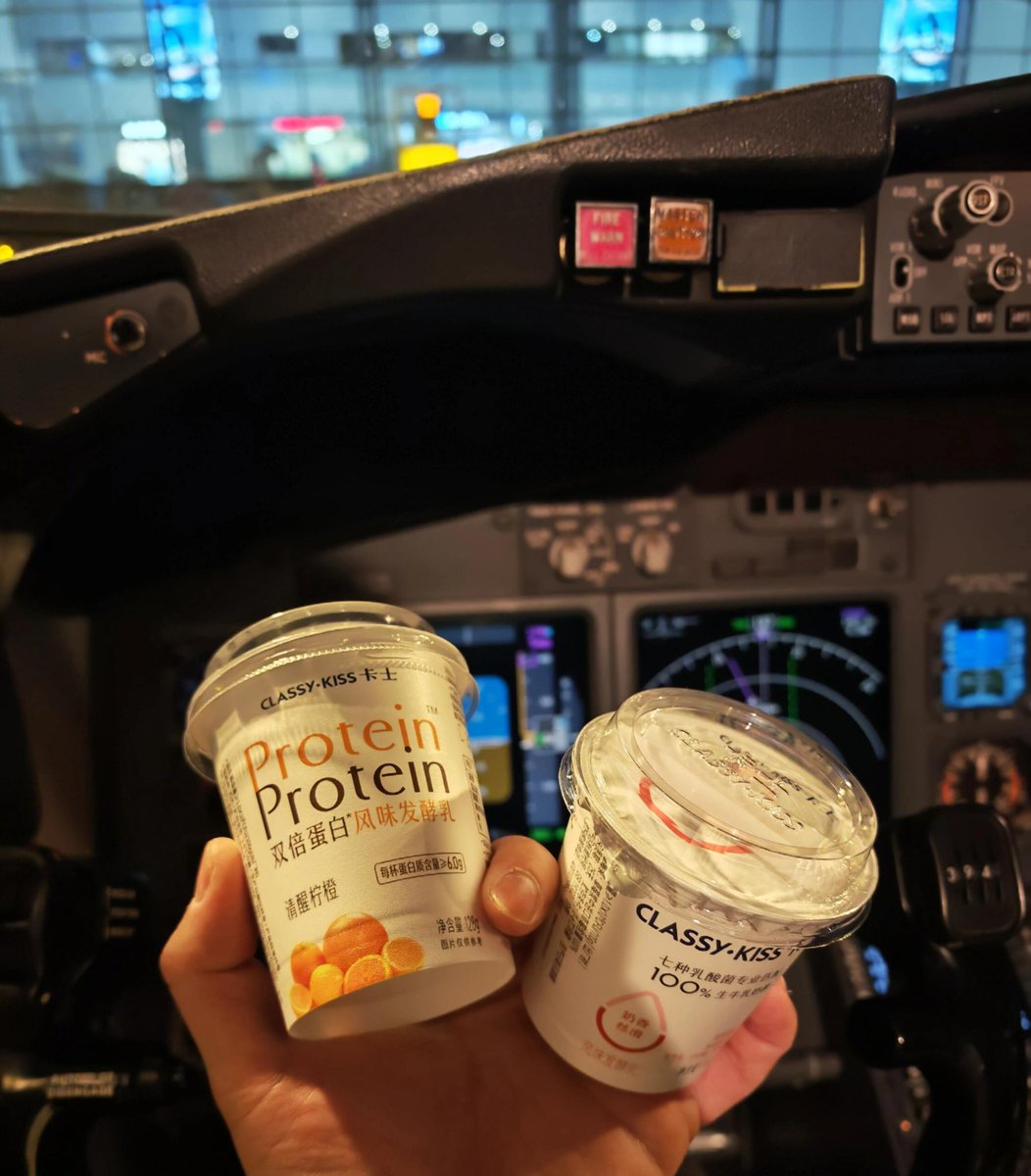 Tom Hiddleston tweet media