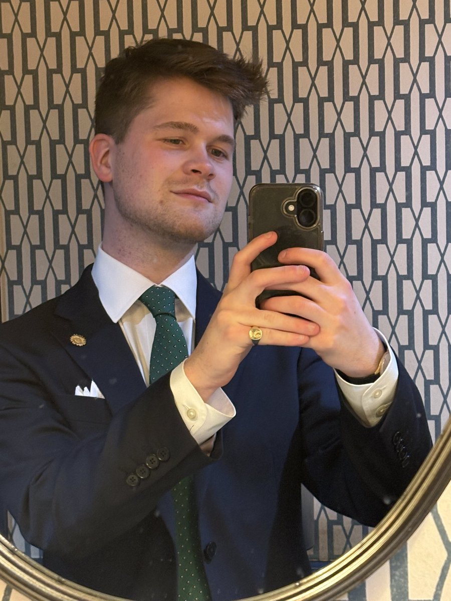 Louis Vavasour tweet media