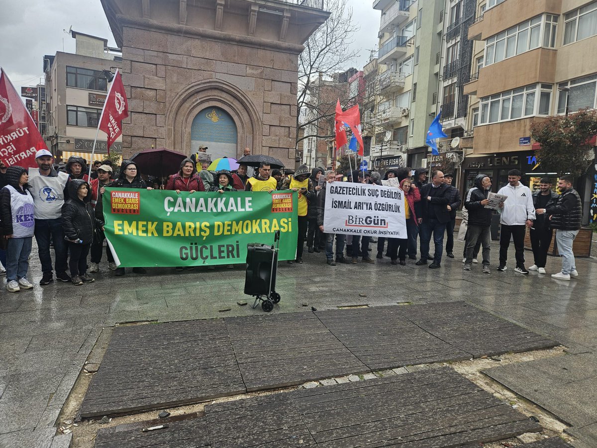 CanakkaleSes's tweet photo. Bugün Çanakkale Emek Barış Demokrasi Güçleri ile birlikte hem özgür gazeteciliği hem de gerçek sendikacılığı savunduk.
@BirGun_Gazetesi
@sesgenelmerkezi 
@dokuz8haber
@birlesiktekstil https://t.co/WMrZ1oKVLy