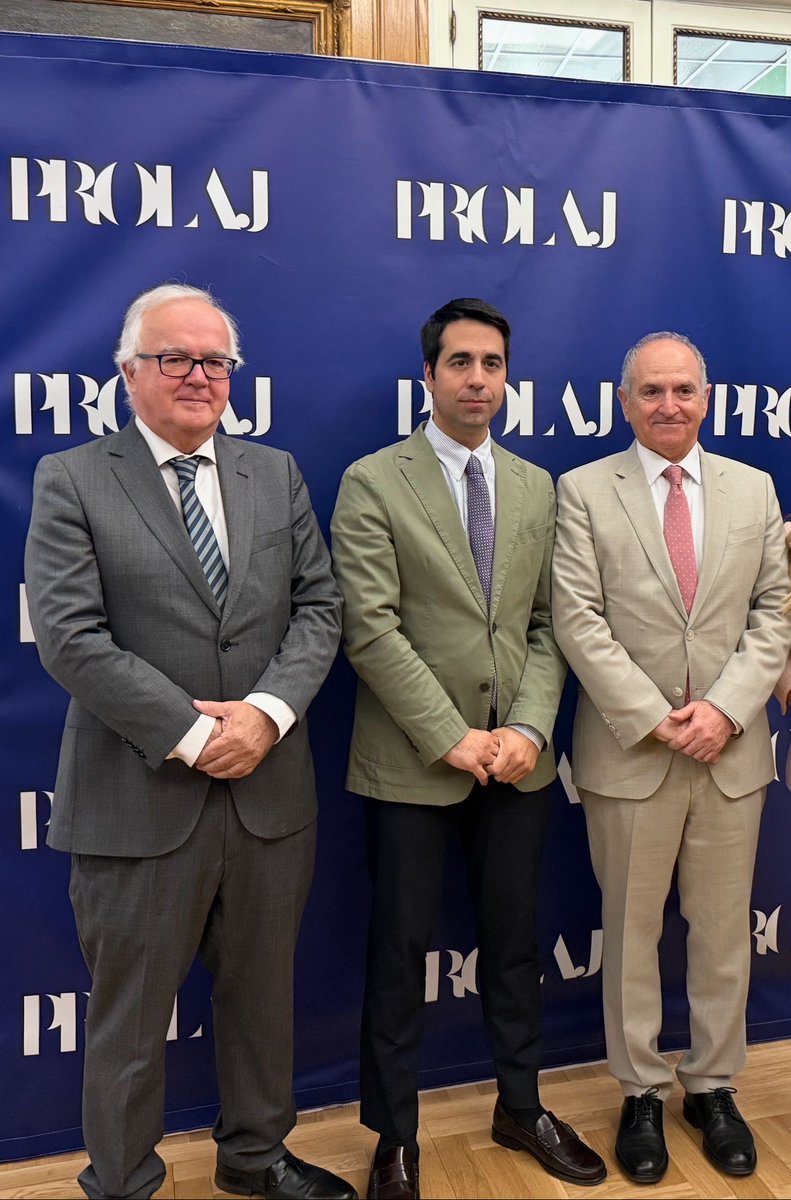 JesusFamilex's tweet photo. Durante los últimos dos días he tenido el privilegio de participar en el Congreso de la Asociación Profesional de Letrados de la Administración de Justicia. #PROLAJ
Donde se ha puesto de relieve el papel esencial (y a veces insuficientemente reconocido) de los #LAJS en el funcionamiento eficaz de la #Justicia.

He intervenido en la mesa: “El régimen de las costas procesales: perspectivas de mejora para la seguridad jurídica” Junto a:
•Álvaro Perea González  
•Javier Mata @icam_es 
•Patricia Font Rodríguez
•Miguel Bordiu García-Ovies  @CNMC_ES