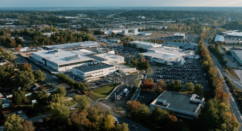 ContractPharma's tweet image. Contract Pharma caught up with Franco Negron, CEO of Simtra BioPharma Solutions, at DCAT Week to discuss the company’s strategic expansion, the market forces behind Simtra’s growth, automation, AI, workforce development and more. ➡️ hubs.li/Q048GBMB0

#pharmanews #DCATWeek