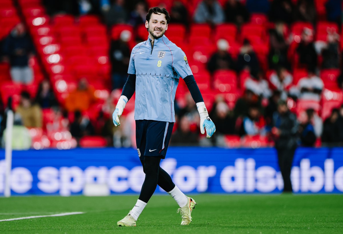 ManCity's tweet image. Congratulations to Academy graduate James Trafford who makes his @England senior debut this evening 🩵🏴󠁧󠁢󠁥󠁮󠁧󠁿