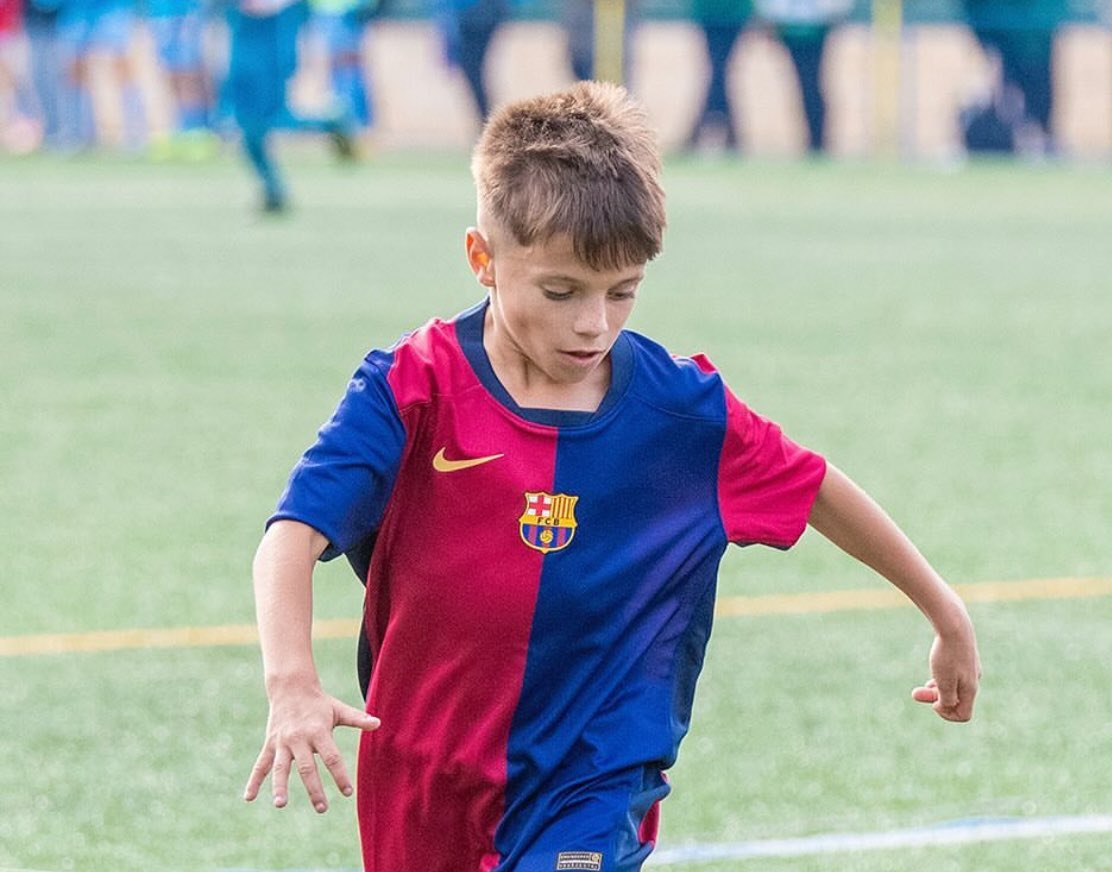 gianluca1014234's tweet photo. Hugo Galdeano (12) 🇪🇸

Another gem &amp; magician produced by Barcelona La Maisa 🔵🔴💎🎩🪄

He is very comfortable dribbling the ball even in tight spaces and is a player with exceptional ball mastery 💥✨️

Come on! The new Iniesta &amp; Pedri! 👏

(🎥:@LaLiga) https://t.co/DjJ3rvTXzP