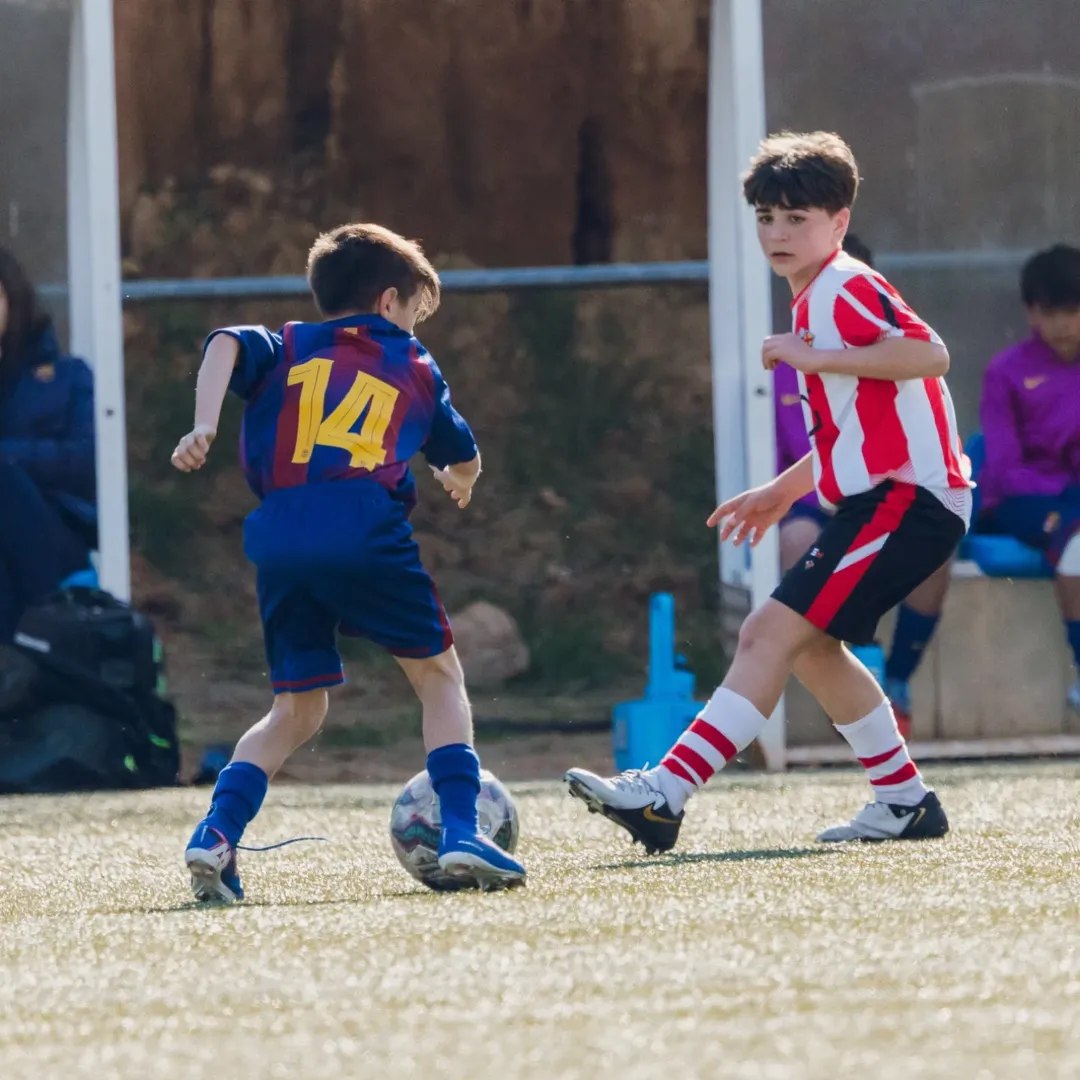 gianluca1014234's tweet photo. Hugo Galdeano (12) 🇪🇸

Another gem &amp; magician produced by Barcelona La Maisa 🔵🔴💎🎩🪄

He is very comfortable dribbling the ball even in tight spaces and is a player with exceptional ball mastery 💥✨️

Come on! The new Iniesta &amp; Pedri! 👏

(🎥:@LaLiga) https://t.co/DjJ3rvTXzP
