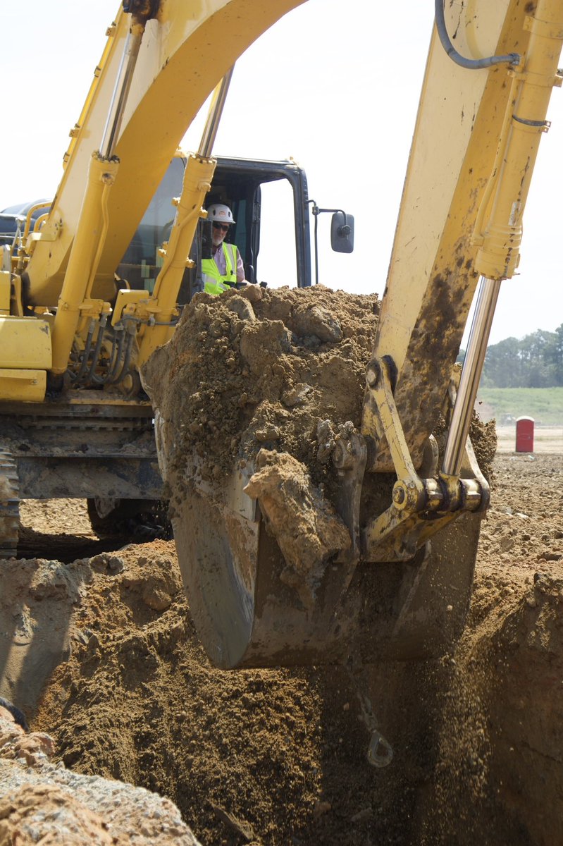 EutawUS's tweet image. One bucket at a time! 💪

#Eutawus #Digin #EutawConstruction