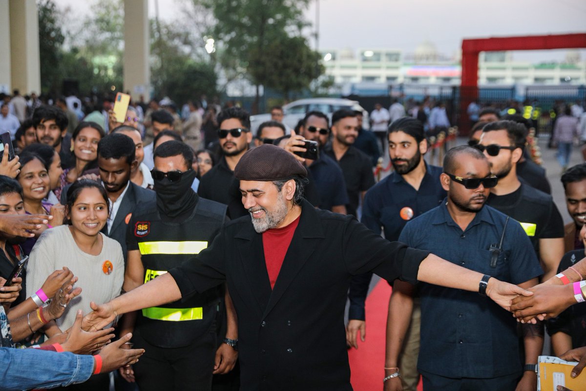 Acharya Prashant tweet media