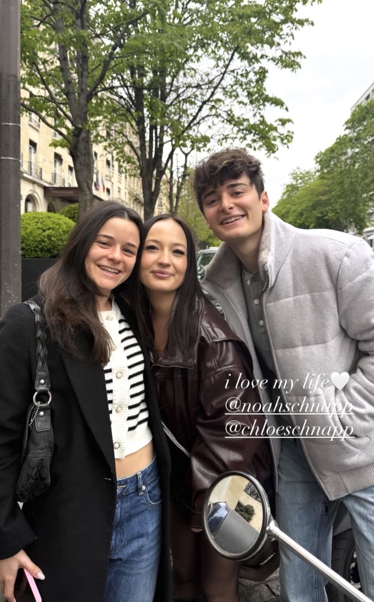 Roxy ✰ tweet media