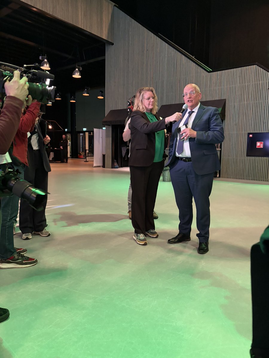 floor bremer tweet media