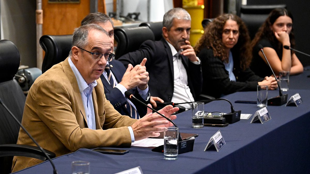 Ministerio de Educación y Cultura tweet media