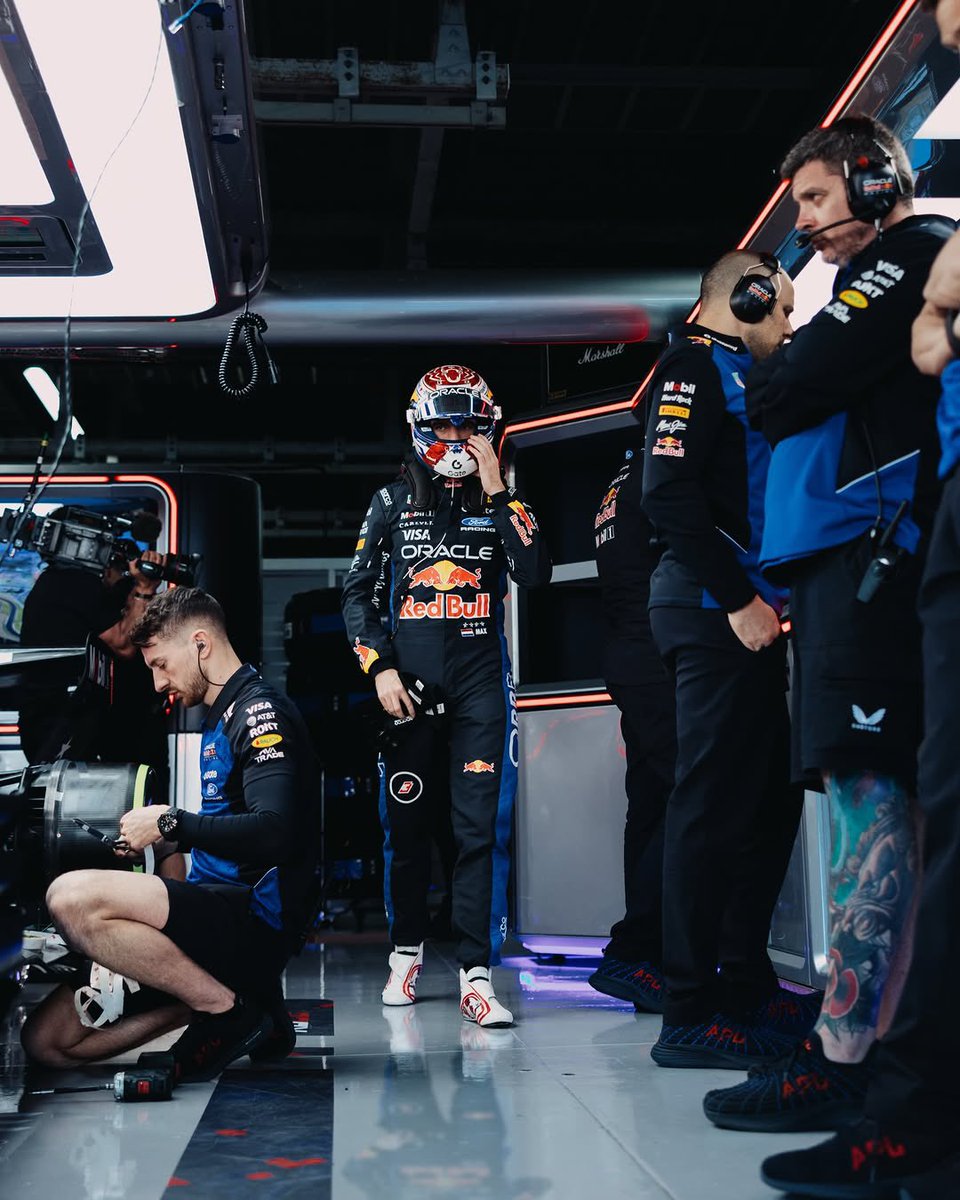 Lambitches tweet media