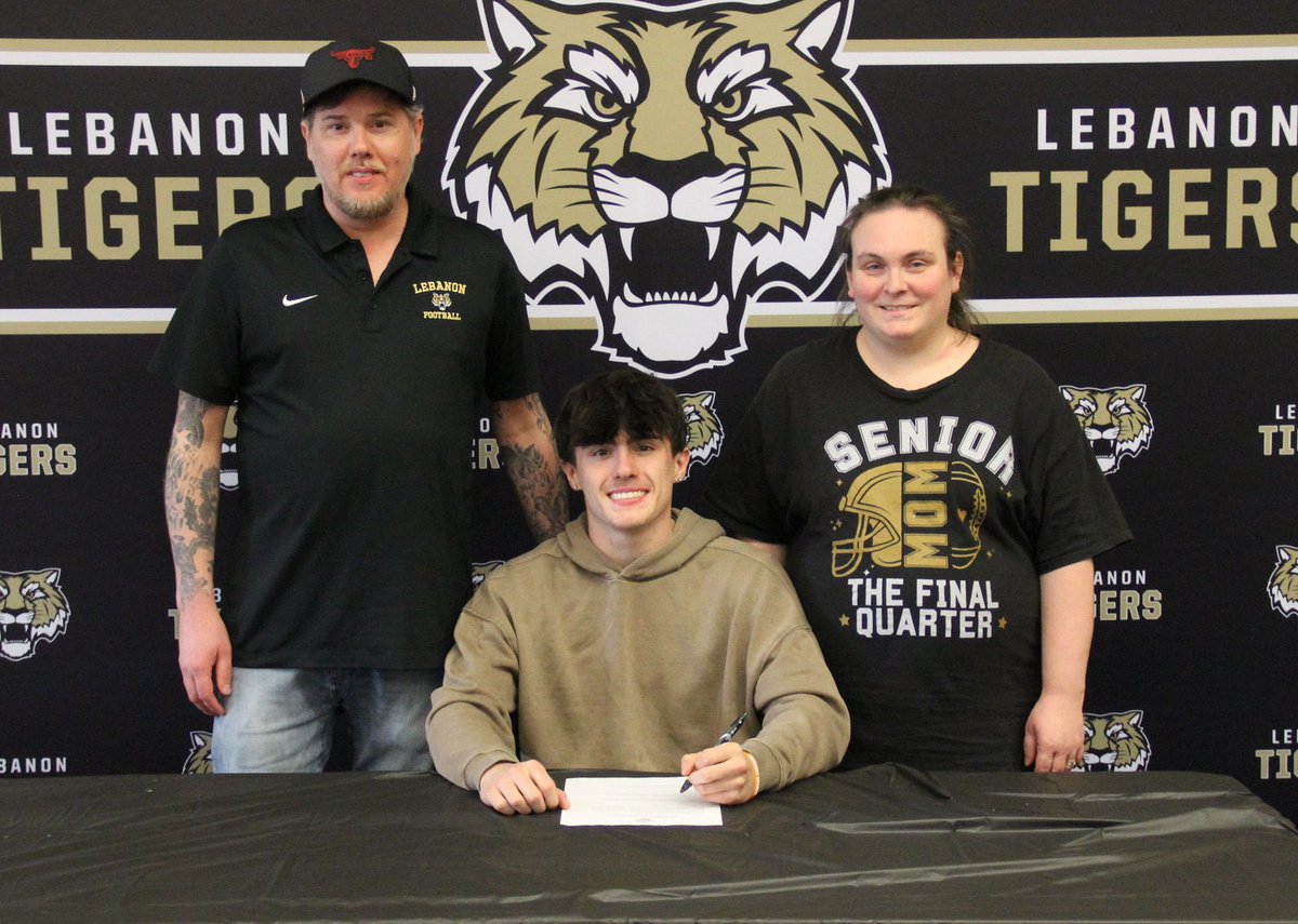 LebanonFTBL's tweet photo. Congratulations to our guys for signing this past Wednesday! Excited to see them represent Lebanon at the next level!

@PurkhiserTalon ➡️ @FightingBeesFB 
@jackson_kadel   ➡️ @FightingBeesFB 
@gates_kesa         ➡️ @AUFootball__ 

#BuiltNotBought #HighStandardsNoExcuses https://t.co/UgQj4W3G1U