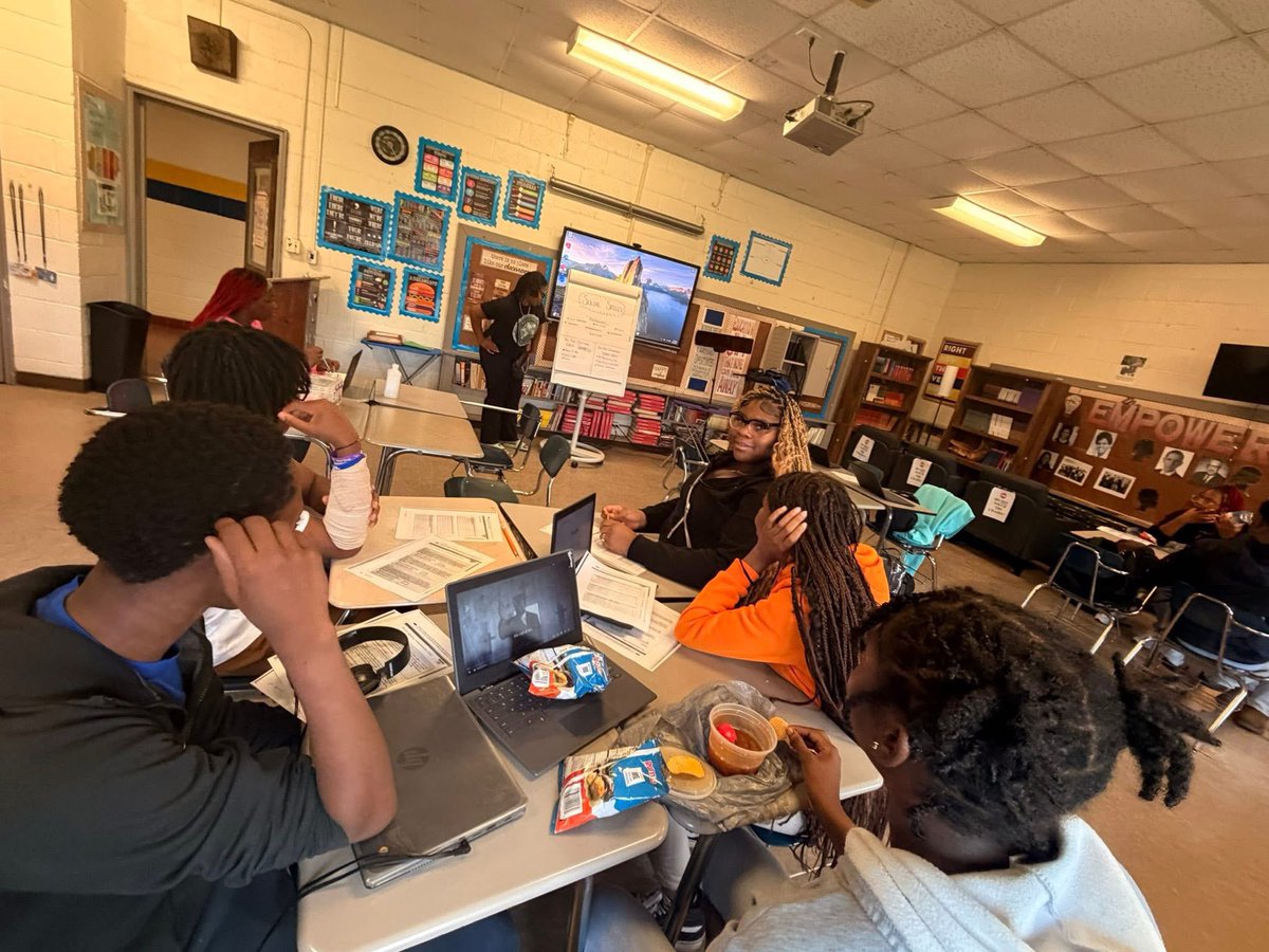 DFCofDC's tweet photo. Day 4 of teaching Botvin LifeSkills at Keith High School in the books! 💙✨ So proud of our students for showing up, engaging, and being open to learning real-life skills that matter. This is just the beginning! #HopeDealers #LifeSkills #KeithHighSchool #BuildingBetterFutures https://t.co/iL6mHctV7Q