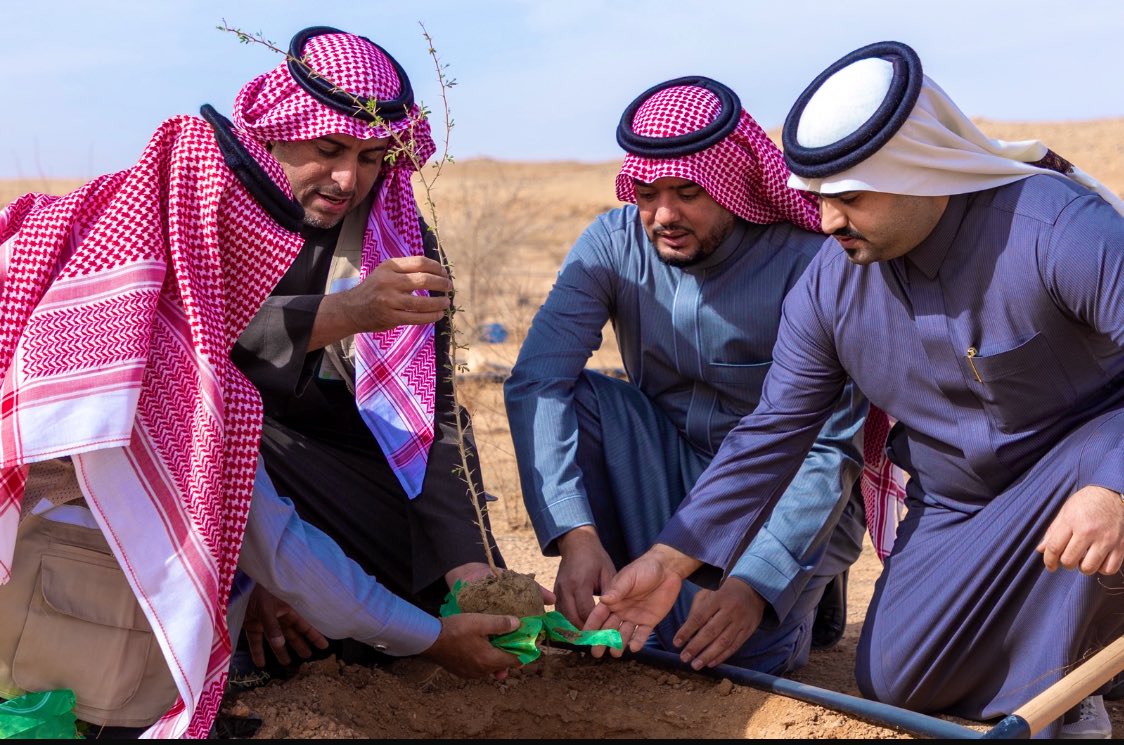 معًا نزرع الأمل، ونحمي مكتسباتنا ، ونصنع غدًا أخضر لوطننا 🇸🇦
#يوم_مبادرة_السعودية_الخضراء